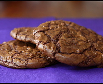 Store, bløde chokoladecookies