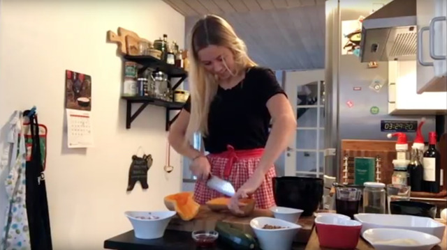 VIDEO: Fyldt butternut squash med ristede mandler