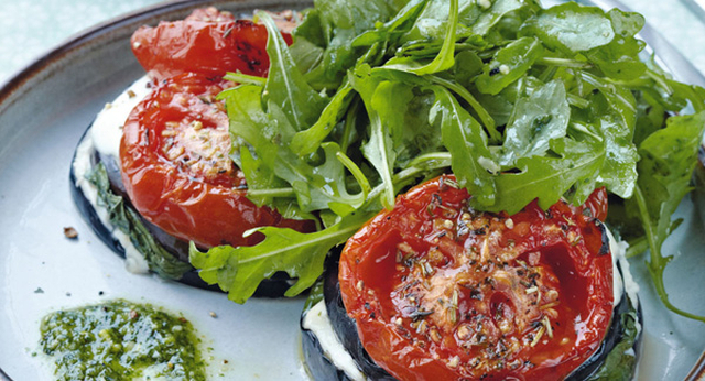 Grillet tomattårn med pesto