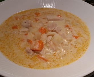 Kyllingesuppe med rodfrugter og kokosmælk