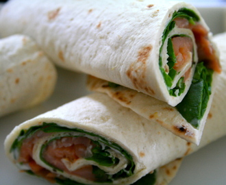 Wraps med laks og spinat