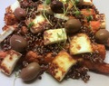 Ovnbagte gulerødder med quinoa, halloumi og oliven