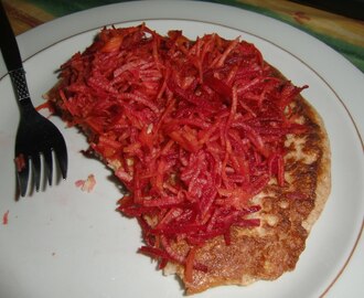 Grov frokost pandekage med råkost