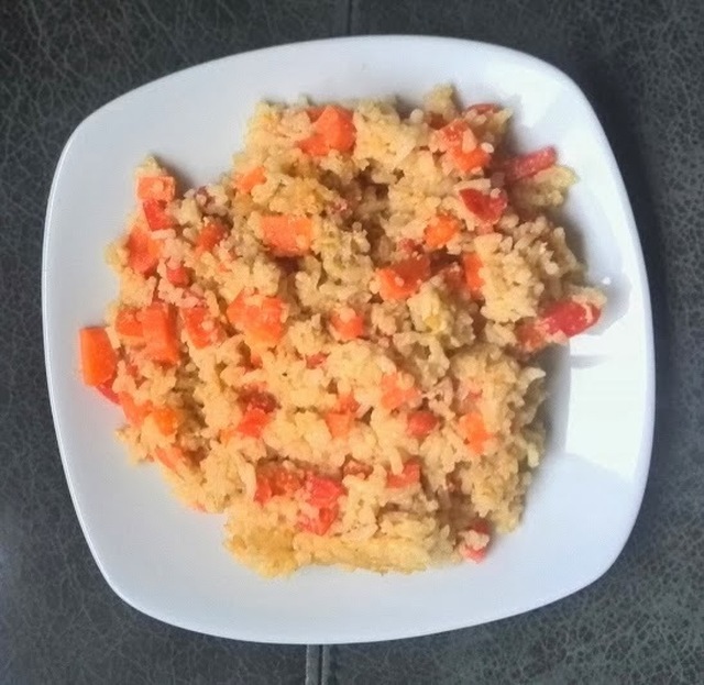 Stege ris med gulerødder og peberfrugt