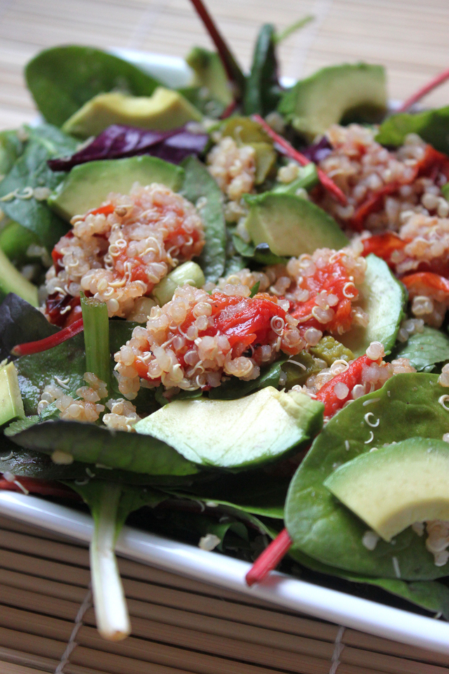 Quinoasalat med langtidsbagte tomater og avocado