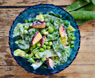 Sommersalat med nektariner, ærter og mormordressing!