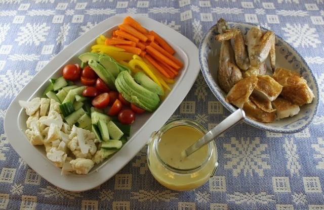 Knasende grøntsager, hjemmelavet senneps mayonnaise og kylling