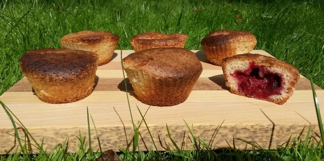 Muffins med marcipan og hindbær