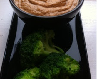 Broccoli med peanutbutterdyppelse