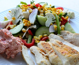 Salat med kylling og et lille græsk pift
