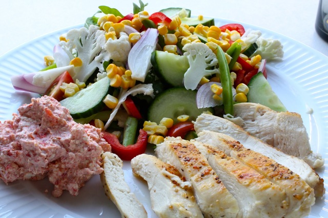 Salat med kylling og et lille græsk pift