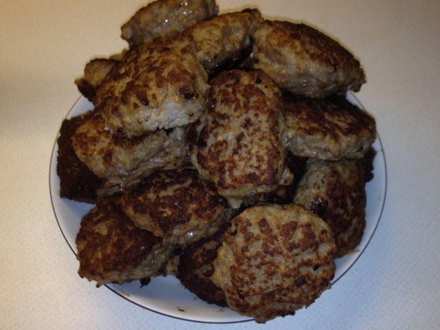 Hjemmelavede traditionelle frikadeller.