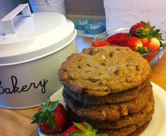 Charlottes Cookies med chokolade og hasselnødder