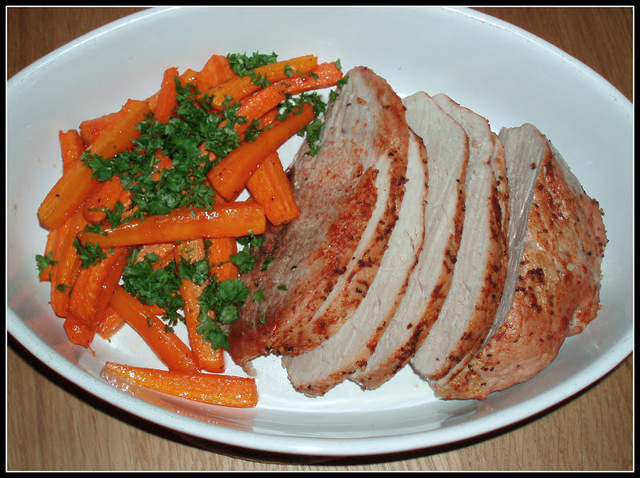 Skinkemignon med ovnbagte gulerødder og kartoffelbønnesalat