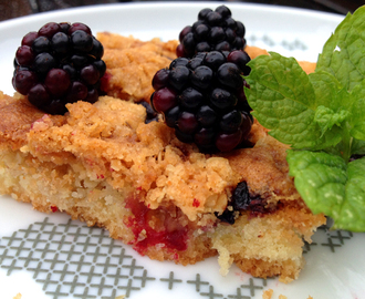 Brombærkage med crumble