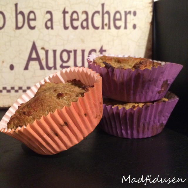 Muffins med marcipan og rabarber