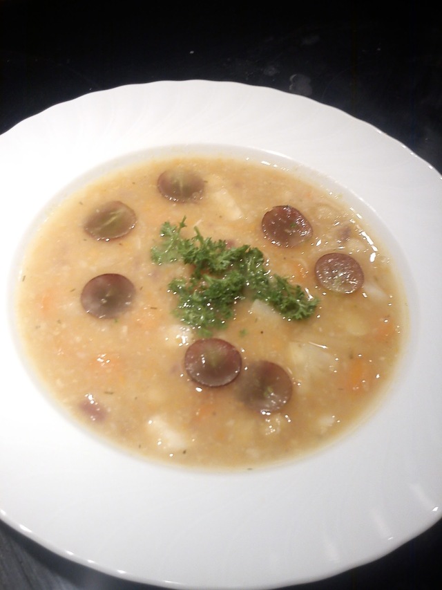 Kikærte-hvidløgs Suppe med druer