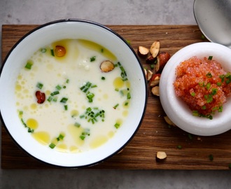 Blomkålssuppe med stenbidderrogn, purløg og ristede mandler