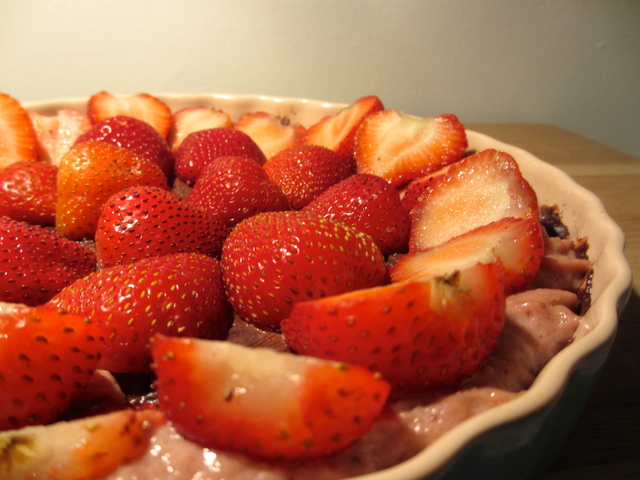 Rawcake: Chokoladecremekage med jordbær mousse (Caroline Fibæk opskrift)