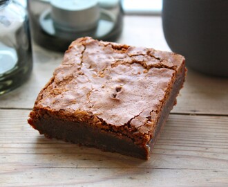 Brownie med et indre af flydende karamel