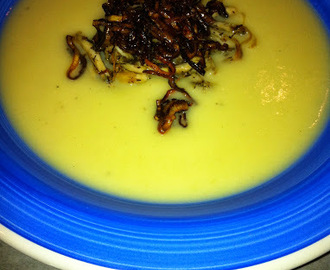 Kartoffel, porre og Squash suppe