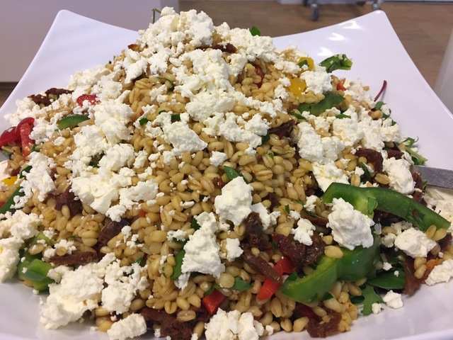 Hvedekernesalat med feta