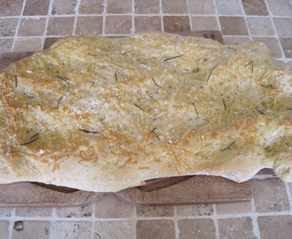 Foccacia med saltflager og rosmarin