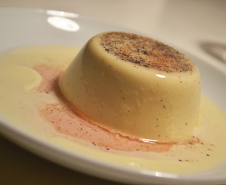 Panna cotta med rabarbersirup