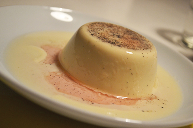 Panna cotta med rabarbersirup