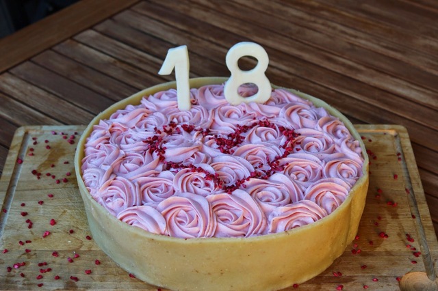 18'års fødselsdagskage m. hindbær- og chokolademousse