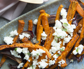 Gulerodsfritter med balsamicobagte rødløg og feta