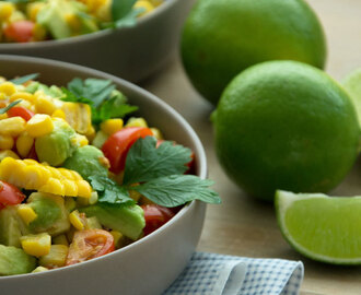 Avocadosalat med søde majskerner