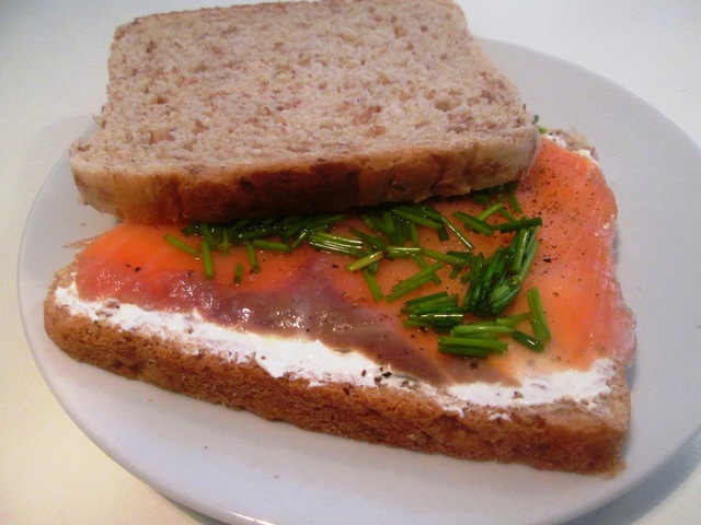 Sandwich med Laks, Friskost og Purløg
