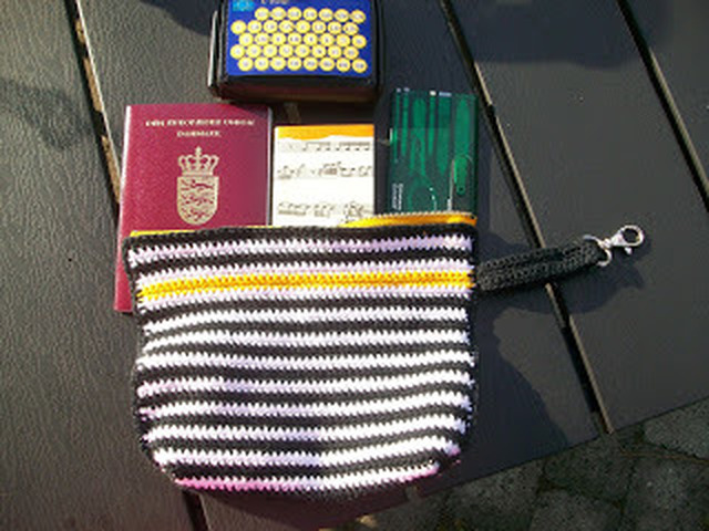 Hæklet taske til pas, rejsedokumenter mm.