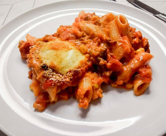 Bagt pasta med oksekød og mozzarella