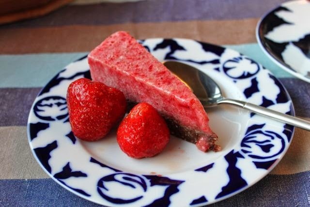 Raw jordbær islagkage - glutenfri, fri for mælkeprodukter
