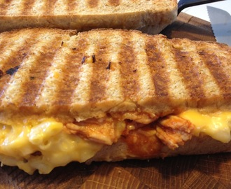 Grilled Mac & Cheese with BBQ Pulled Pork-panini