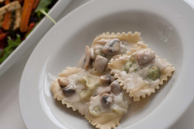 Ravioli med ricotta og spinat med champignon/fløde sauce