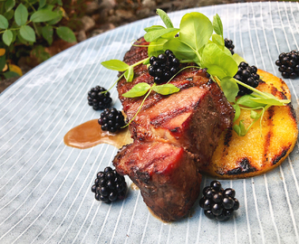 Kaffemarineret okse med sprødstegt polenta