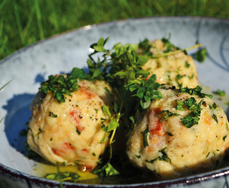 Tiroler-speckknödel med timiansmør