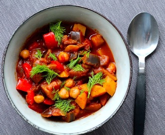 Marokkansk gryderet med aubergine, kartofler og kikærter