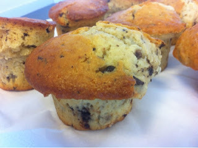 Muffins med figner, marcipan og chokoladestykker