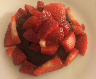 Lækre og sunde dadelbunde med jordbær og kanel