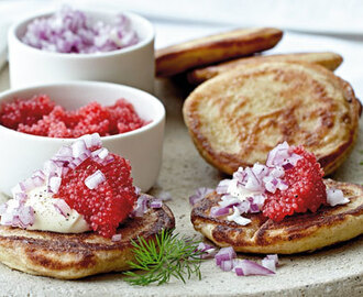 Klassiske blinis med stenbiderrogn