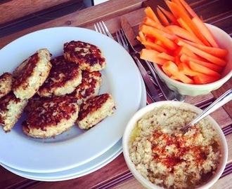 LCHF-kyllingefrikadeller med avokado og parmesan