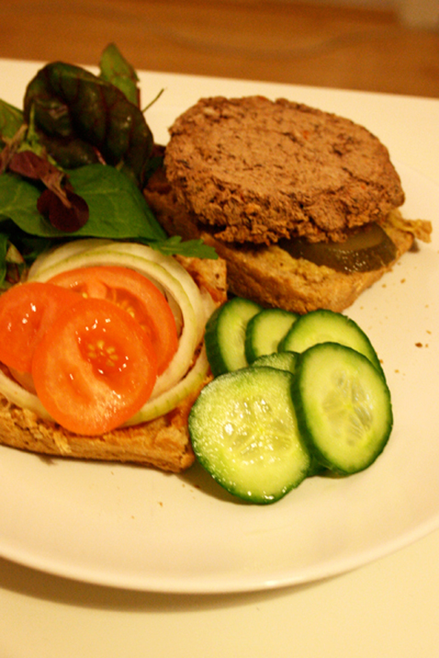 Vegansk burger med kidneybønnebøf