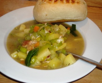 Cremet Kyllingesuppe