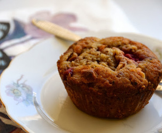 Muffins med pære, hindbær, hvid ckokolade og lakrids.