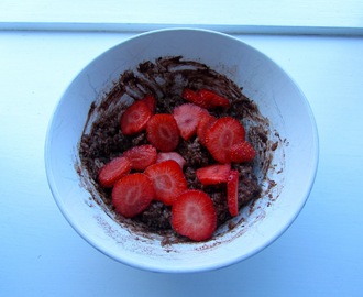 Chocolate Oatmeal with Strawberries