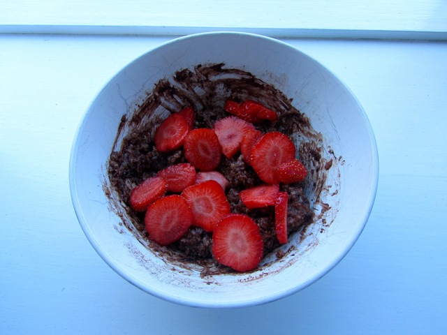 Chocolate Oatmeal with Strawberries